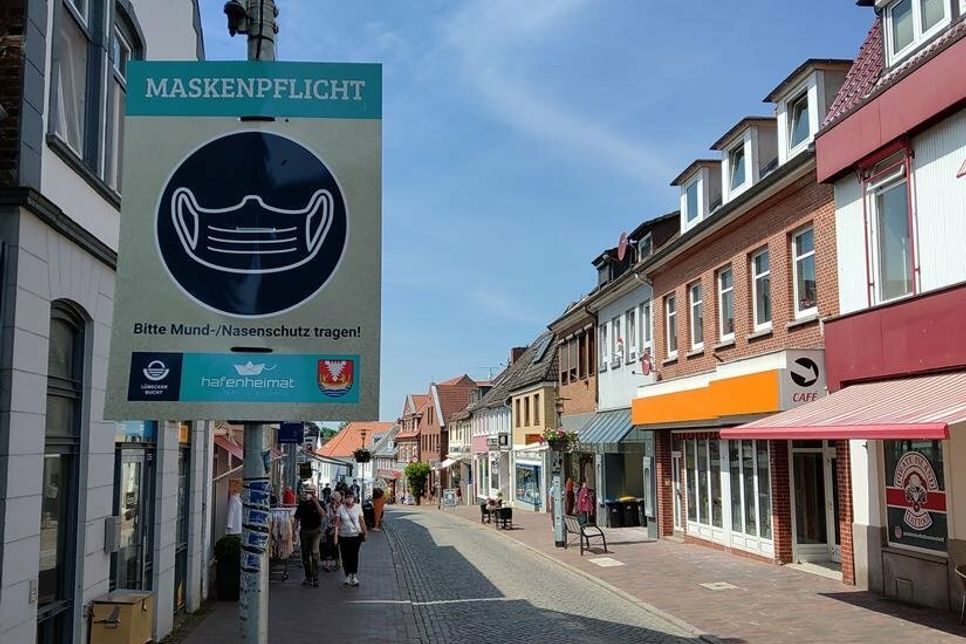 Die Maskenpflicht entfällt ab Montag in Straßen, Fußgängerzonen, vor Geschäften und auf Parkplätzen.