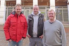 Die Investoren Matthias und Felix Dierken, hier mit Michael Emke, ihrem Bauleiter vor Ort, haben die Peterstraße 5-7 gekauft, entkernen und sanieren derzeit, damit hier zum Ende des Jahres gleich drei Neueröffnungen gefeiert werden können.