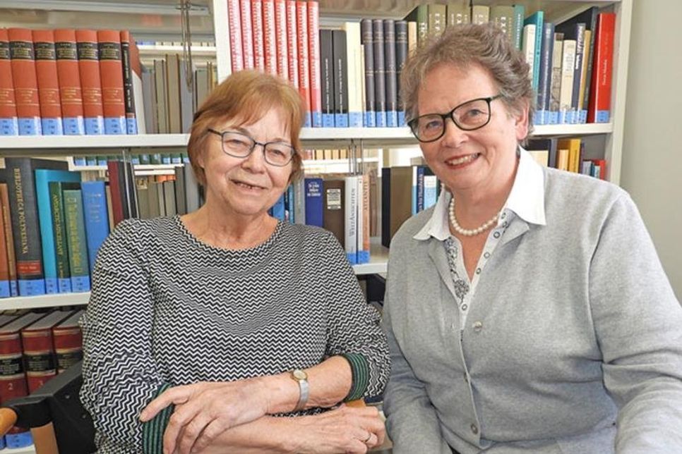 Dr. Helga Krupke und Sigrid Sick engagieren sich in Eutin seit vielen Jahren für die SHUG.