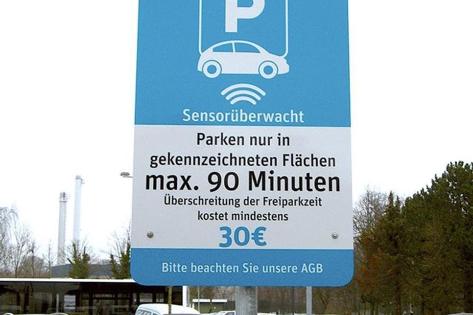 Aus 90 wird 120: Bürgermeister Martin Voigt kündigte eine Verlängerung der Parkdauer vor Edeka an.  (Foto: bg)