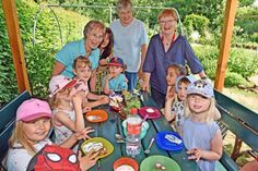 Hier schmeckt die Natur. Mit Begeisterung lassen sich die Preetzer Kinder für die Tricks des Gärtnerns gewinnen. Neben den kulinarischen Erfolgserlebnissen bietet das kleine Projekt-Paradies „Gärtnern mit Kindern“ An der Mühlenau 12 rund ums Jahr spannende Erlebnisse rund um die Pflanzen- und Tierwelt. Am Sonnabend steht die Gartenpforte Besuchern offen!