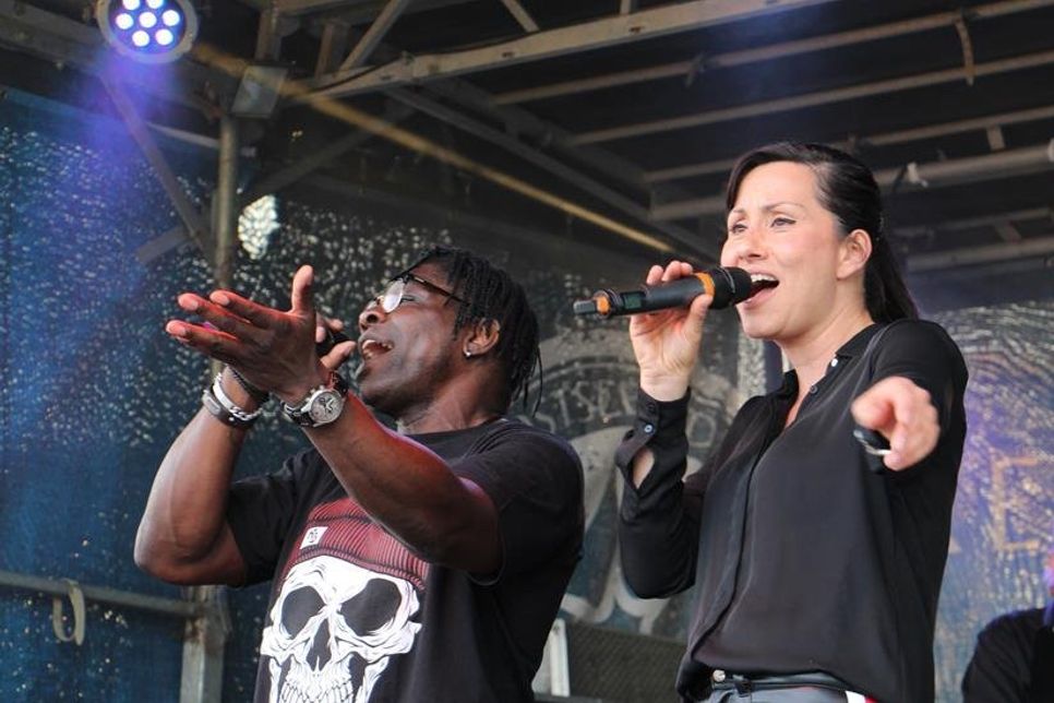 Mit Sangeskunst, Charme und Charisma im Einsatz: Anthony Johnson und Svenja Schmidt.