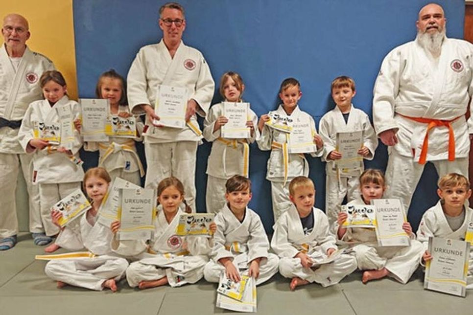 Prüfung bestanden: Die Judoka vom Tatami Samurai Judoclub freuen sich über neue Gürtel.