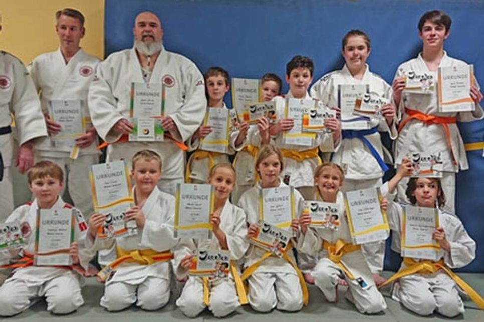 Prüfung bestanden: Die Judoka vom Tatami Samurai Judoclub freuen sich über neue Gürtel.