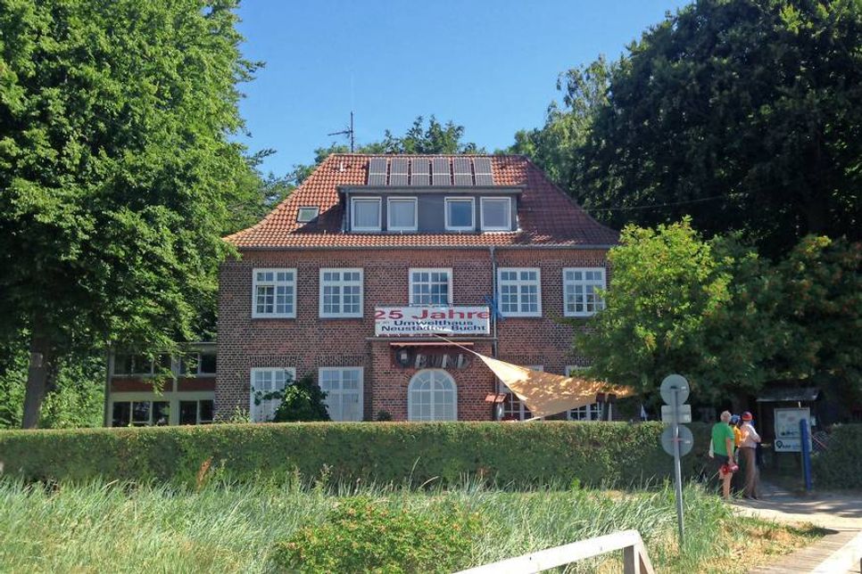 Das idyllisch am Strand gelegene Umwelthaus Neustädter Bucht soll umfassend saniert und erweitert werden.