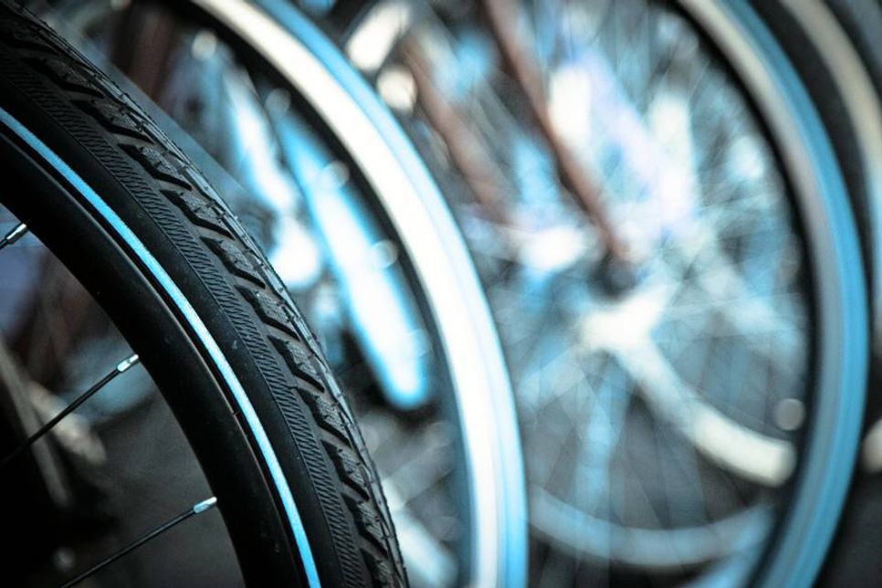 Am Markt wurde ein silbernes Herkules Trekking 24 HS Herrenfahrrad entwendet.