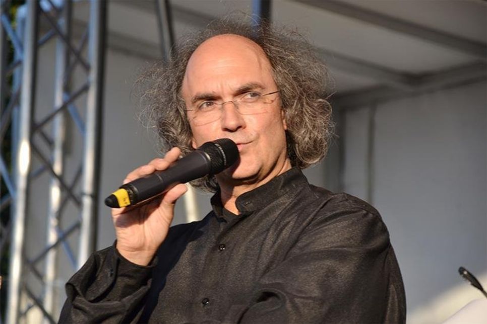 Bernd Ruf ist Professor für Popularmusik und hat die Leitung für die alljährliche Musikrevue der Studenten der Musikhochschule Lübeck. (Foto: René Kleinschmidt)