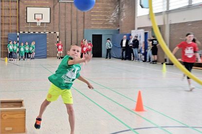 Die Extratrainingsstunde des Bosauer SV sorgt nicht nur für fröhlich-ausgeglichene Schulkinder, sondern weist auch den Weg zum Vereinssport.