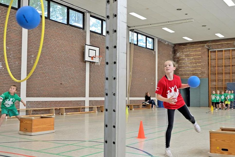 Treffsicherheit fällt nicht vom Himmel: In Hutzfeld wird nach Schulschluss begeistert geübt und trainiert.