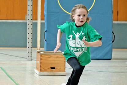 Auf dem Weg zur Leichtathletin? Durch den Bosauer SV machen die Kinder erste Erfahrungen an ihrer Schule in Hutzfeld.