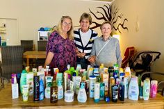 Michaela Howitt, Vorsitzende des DRK-Ortsvereins Dahme, Verene Treppe, 2. Vorsitzende der Tafel Neustadt, und Rosi Bauer, Mitglied des DRK Dahme (v. lks.).