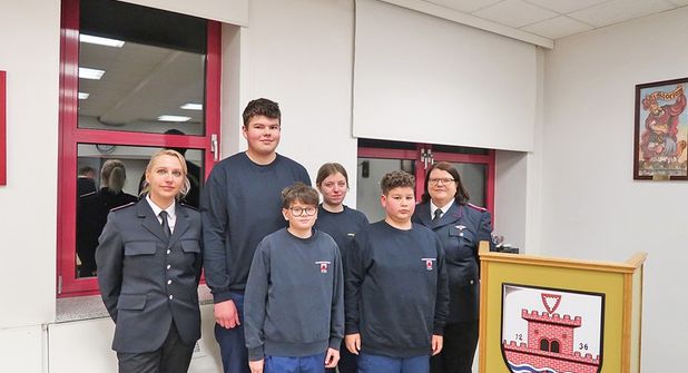 Der neue Vorstand der Jugendfeuerwehr Plön.