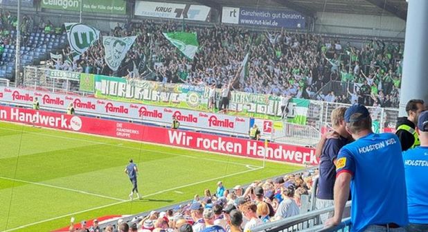 Die ersten Bundesligagäste kamen aus Wolfsburg.