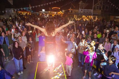 Voller Platz am Samstagabend mit dem Dirty Royal Orchestra.