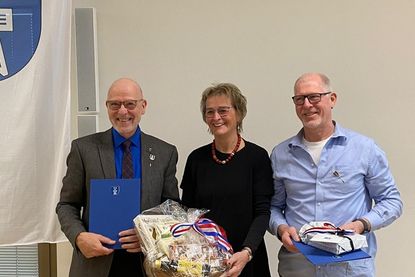 Ehrennadeln verlieh Bürgermeisterin Hilla Mersmann an Pastor Martin Anderson (l.) und Sven Dahmke.