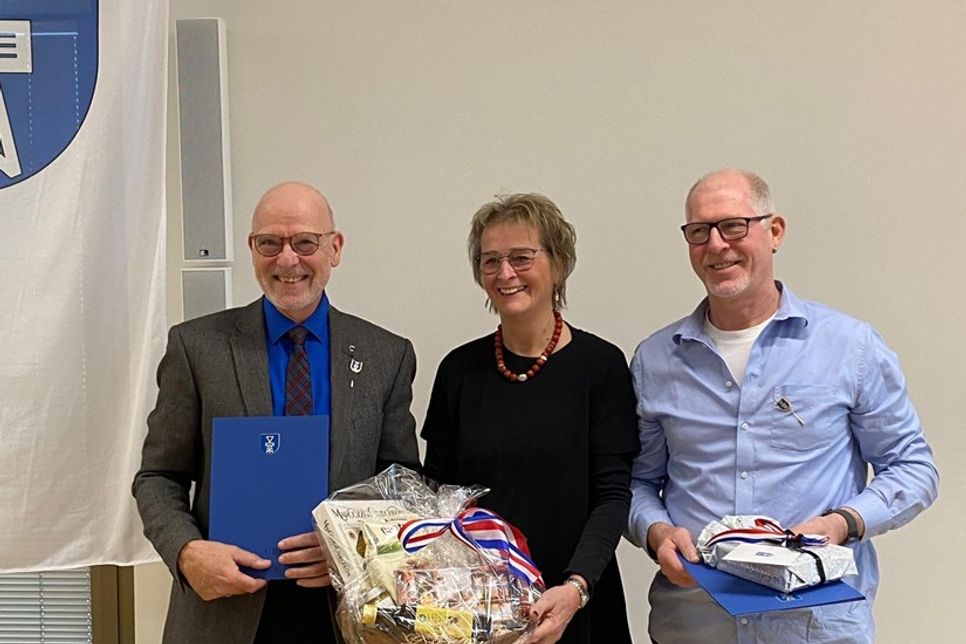 Ehrennadeln verlieh Bürgermeisterin Hilla Mersmann an Pastor Martin Anderson (l.) und Sven Dahmke.
