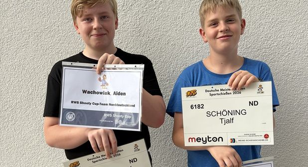 Für Aiden Wachowiak (lks.) und Tjalf Schöning war die Reise nach München ein großartiges Erlebnis.