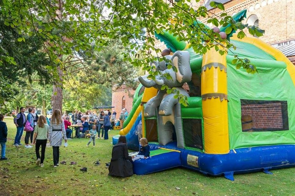 Sommerfest auf dem Gelände rund um die Basilika. (Foto: Marianne Schreier)
