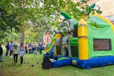 Sommerfest auf dem Gelände rund um die Basilika. (Foto: Marianne Schreier)