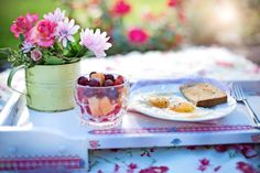 Der Klassiker zum Muttertag: Frühstück und Blumen.