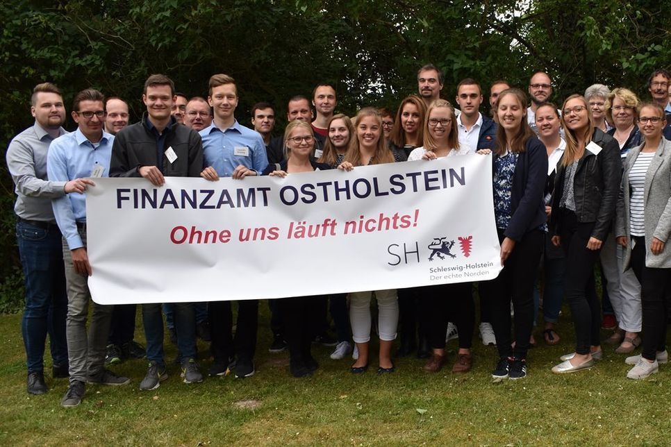 Am 26. September öffnet das Finanzamt Ostholstein seine Türen und gibt allen Interessierten Einblicke in die tägliche Arbeit und den Ablauf der Ausbildung.