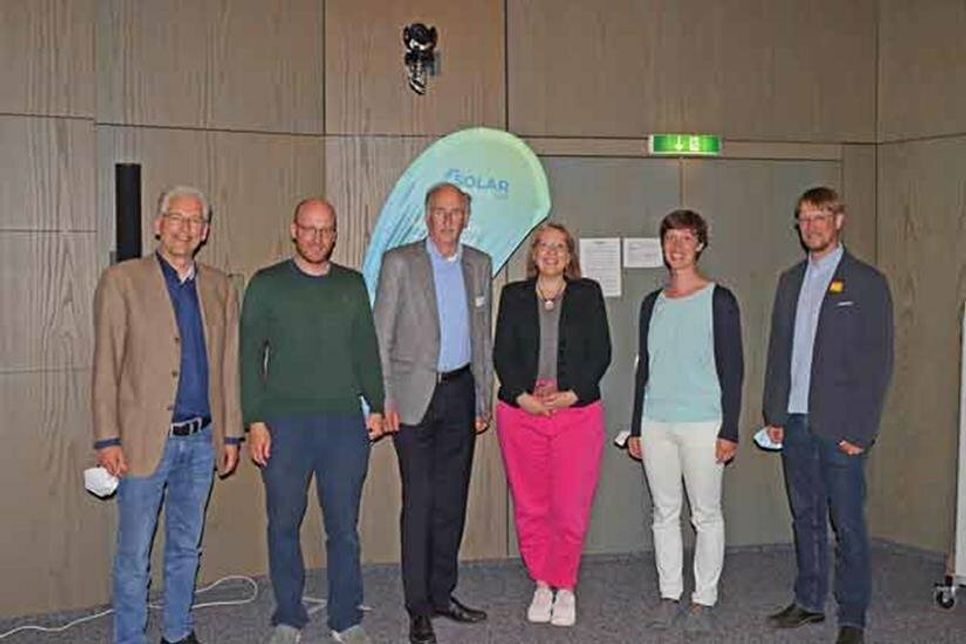 v.l.n.r.: Dr. Klaus Wortmann (Gesellschaft für Energie und Klimaschutz Schleswig-Holstein), Markus Karde (Landesverband Erneuerbare Energien Schleswig-Holstein), Bernd Heuer (Verband Wohneigentum Siedlerbund Schleswig-Holstein), Leslie Matthiesen (Kreis Ostholstein), Carina Vogel (Verbraucherzentrale Schleswig-Holstein), Ingo Sell (Verbraucherzentrale Schleswig-Holstein)