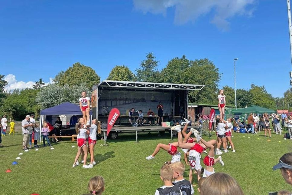 Die CFA-Cheerleader aus Kiel.