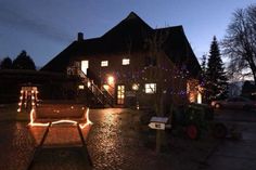 Der Martinsmarkt bietet in entspannter Atmosphäre eine gute Möglichkeit, Geschenke für sich und andere zu erwerben, Glühwein zu trinken, oder sich einfach nur mal sehen zu lassen. Der Eintritt ist an beiden Tagen frei.