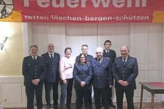 Gemeindewehrführer Bernd Penter und Bürgermeisterin Tanja Rönck mit den Geehrten und Beförderten der Freiwilligen Feuerwehr Sieversdorf.