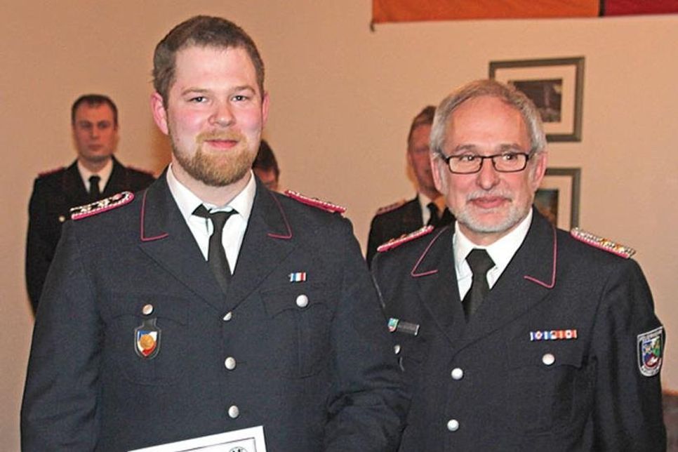 Hendrik Lamp wurde zum Hauptfeuerwehrmann befördert.