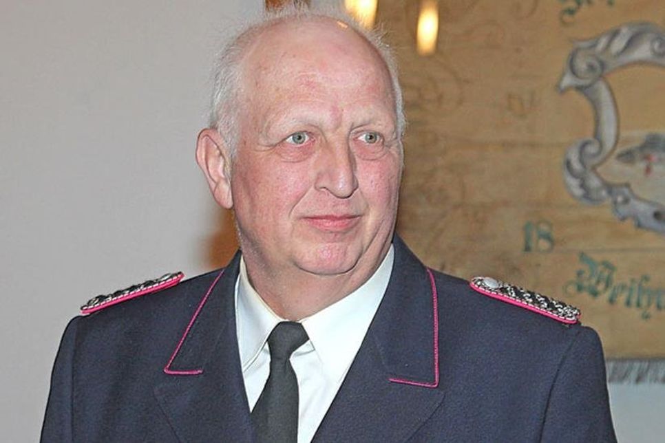 Das goldene Brandschutzehrenabzeichen für 40 Jahre Dienst erhielt Hans-Joachim Bock.
