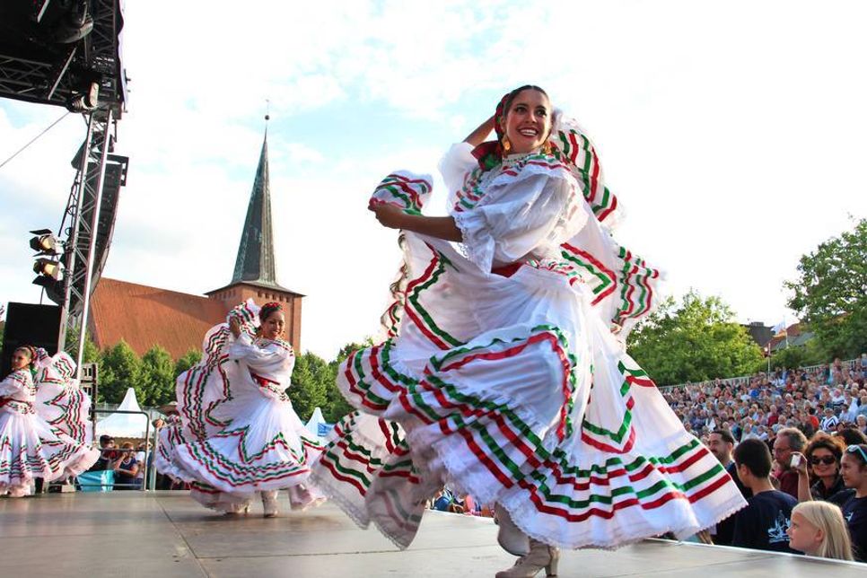 Das europäische folklore festival begeisterte die Besucher.