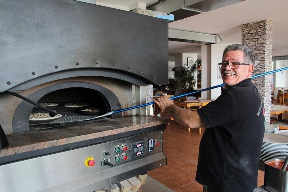 Inhaber Nicola Fantasia ist professioneller Pizzameister.