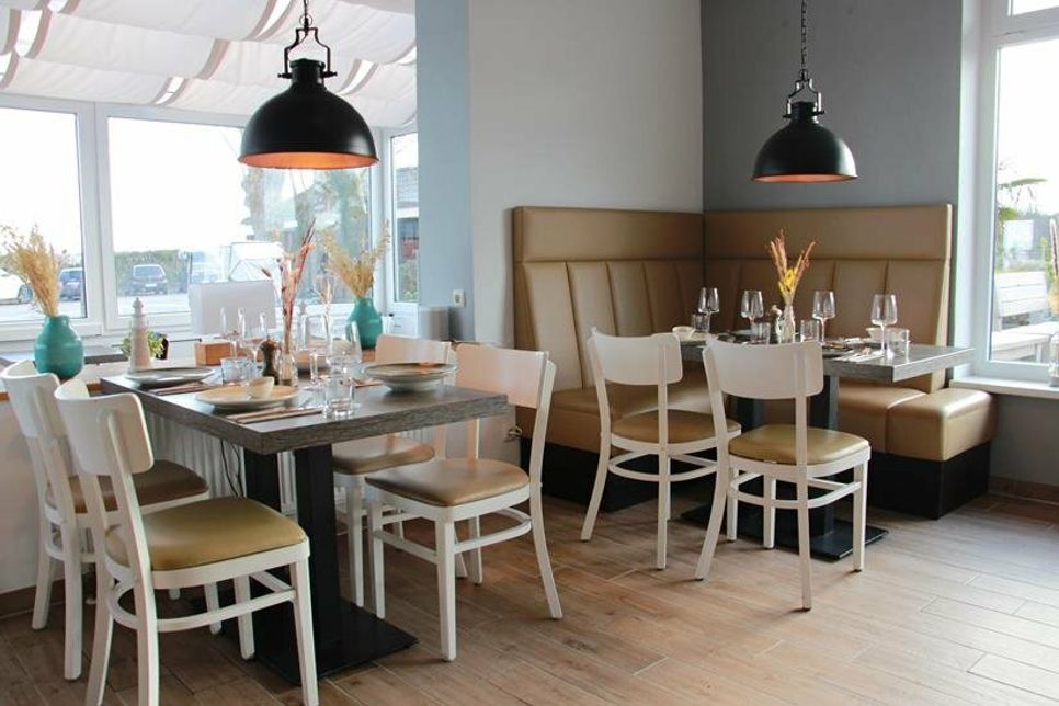 Bei der Ausstattung des Gastraumes wurde viel Wert auf natürliche Farben mit frischen Akzenten gesetzt.