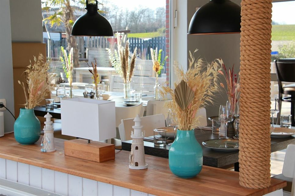 Kleine Durchblicke und liebevoll in Szene gesetzte Details sorgen für ein einladendes Ambiente.