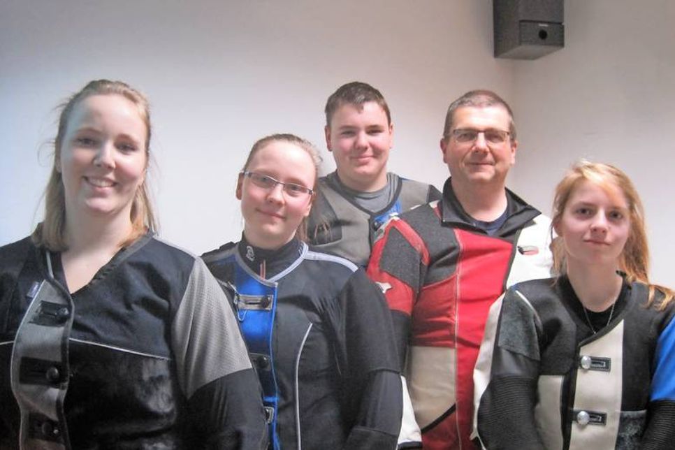 Leonie Werner, Celina Dahm,  Andre Weede, Sabine Hube, Ann-Katrin Singpiel (v. lks.).