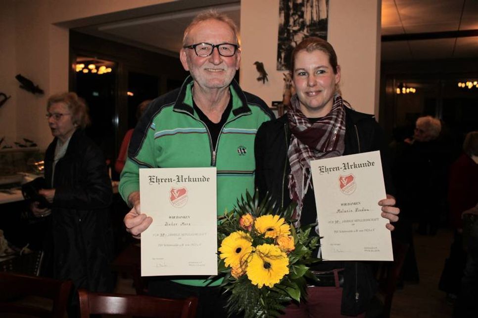 30 Jahre im TSV Schönwalde: Dieter Merz und Melanie Lindau.