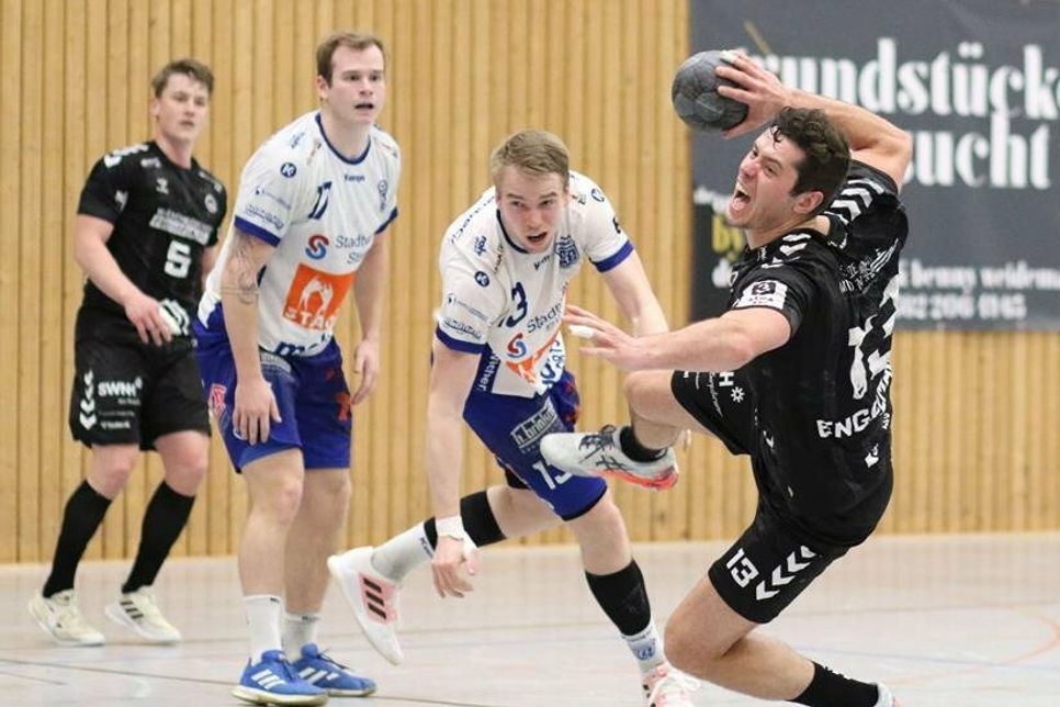 Agierte sicher am Kreis und traf viermal - Jonas Engelmann Nr. 13.