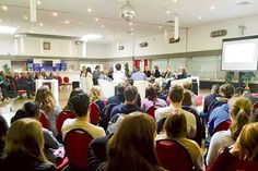 Die Podiumsdiskussion zur Europawahl im Oldenburger Schützenhof wurde von Schülerinnen und Schülern für ihre Mitschülerinnen und Mitschüler vorbereitet.