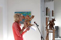 Elisabeth Wicher-Borgmann macht Holz zu Kunstobjekten.