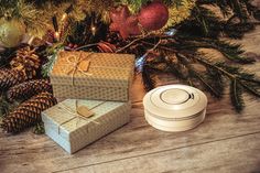 Ein neuer Rauchmelder ist immer eine gute Geschenkidee. Schließlich sorgt er für Sicherheit in der Adventszeit, indem er frühzeitig warnt, wenn ein Feuer entsteht. Die Geräte sollten spätestens nach zehn Jahren getauscht werden.