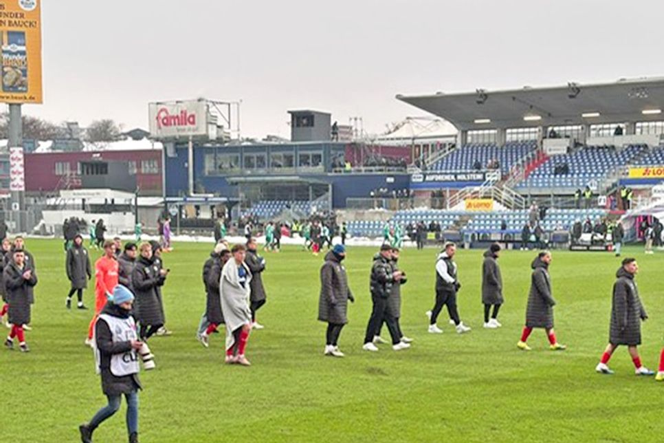 Enttäuschte Kieler nach der Fürth-Pleite.