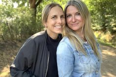 Wer den Ostsee-Perlen (@ostsee.perlen) Kristina Kolbe (lks.) und Gesche Muchow auf Instagram folgt, der weiß, was passiert ist, kurz bevor dieses Foto aufgenommen wurde.