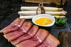 Fleischerei Meier in Cismarfelde – seit 1989 für Wurstwaren aus eigener Herstellung, Partyservice & Holsteiner Katenschinken zur Spargelzeit.