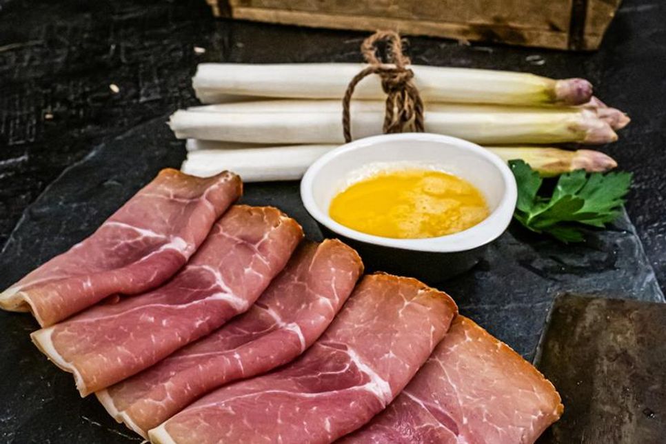 Fleischerei Meier in Cismarfelde – seit 1989 für Wurstwaren aus eigener Herstellung, Partyservice & Holsteiner Katenschinken zur Spargelzeit.