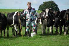 Matthias Stührwoldt im bunten Anzug.