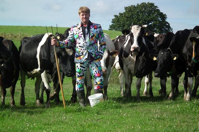 Matthias Stührwoldt im bunten Anzug.