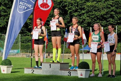 Pia Felina Loors auf dem Podest (3. Platz).