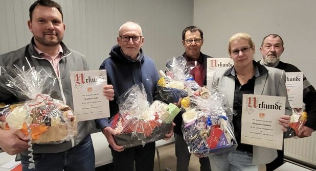 Vereinsjubilare Christian Suhr, Dieter Merz, Thomas Bruhse, Melanie Lindau und Thomas Schlicht (v. lks.). (Foto: Marc Dobkowitz)