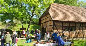 Im Kreisagrarmuseum Dorf Mecklenburg gibt es neben historischen Schleppern, Dreschkästen und Flugzeugen auch einen Einblick in die Entwicklung der Landwirtschaft in der ehemaligen DDR.